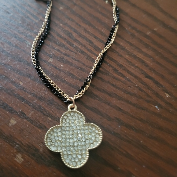 Clover necklace - Picture 2 of 6